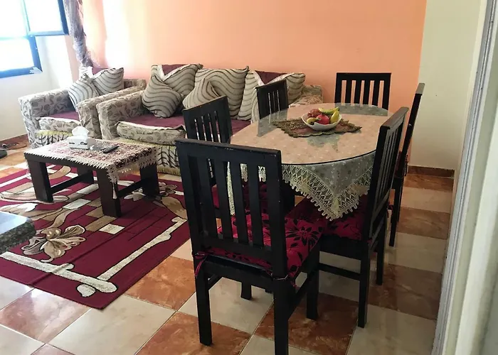 Cozy New 2 Bd Amazing Beach View Next To Hilton Hotel Family Only !العائلات فقط